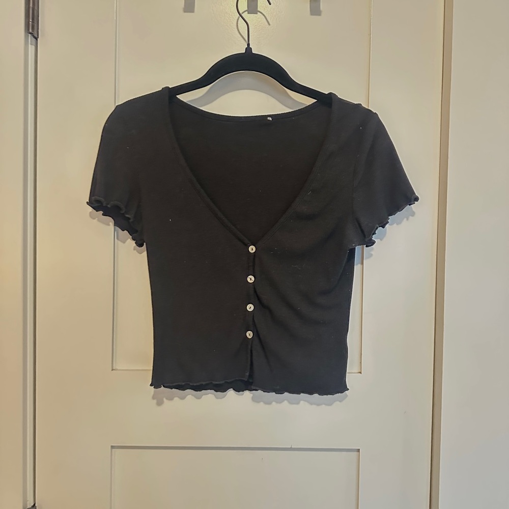 Beginning Boutique Black Fitted Crop Blouse